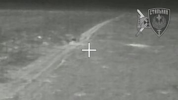 Артиллеристы и дроноводы 71-го гвардейского полка, действуя в связке, поразили автомобиль противника