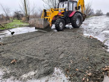 При содействии депутатов Токмакского окружного Совета, администрации муниципального округа и территориального отдела г.Молочанск проведены работы по благоустройству улиц в Токмаке и Молочанске