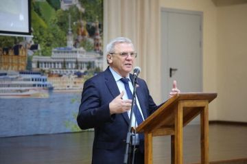 ����� 200 ������� ������������� ������� �������� �� ������ ���