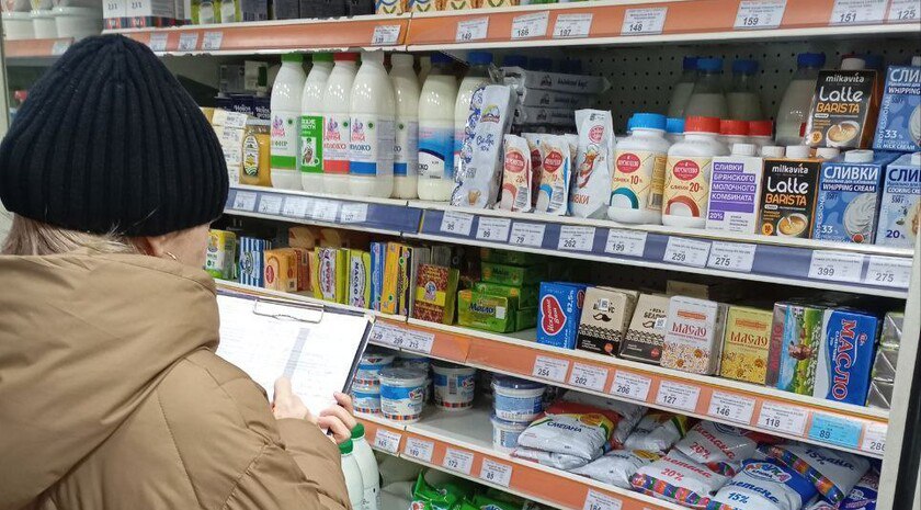 В магазинах Токмака прошел контроль цен на товары первой необходимости