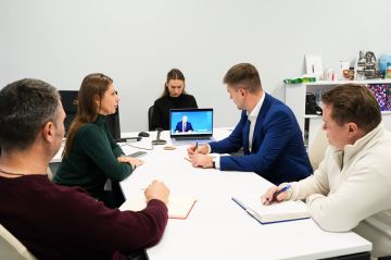 Сегодня вместе со всей страной коллектив Центра поддержки предпринимательства Запорожской области «Мой бизнес» смотрит прямую линию Президента Российской Федерации Владимира Владимировича Путина об итогах 2025 года