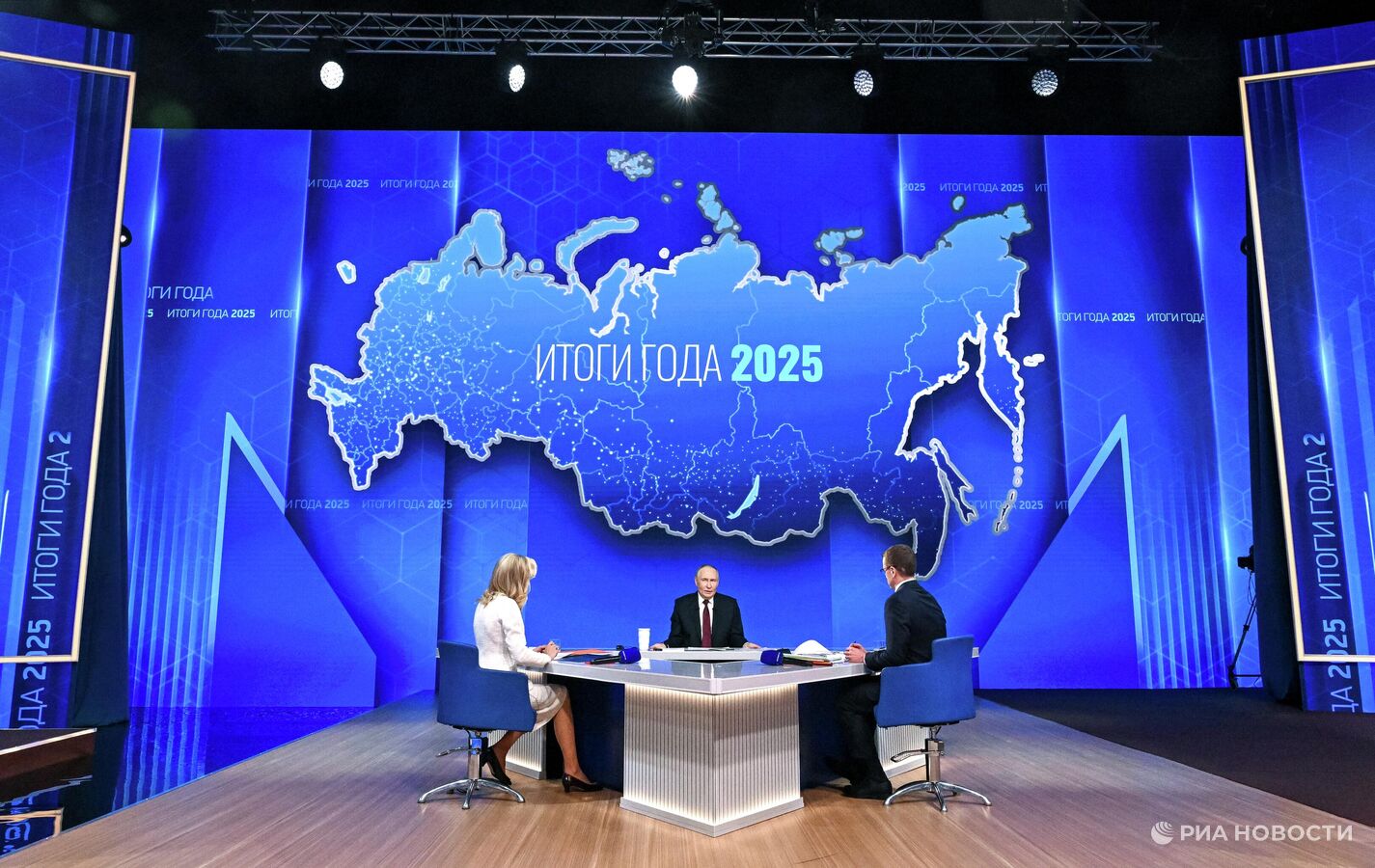 "Явные послания". СМИ заметили важную деталь на прямой линии Путина