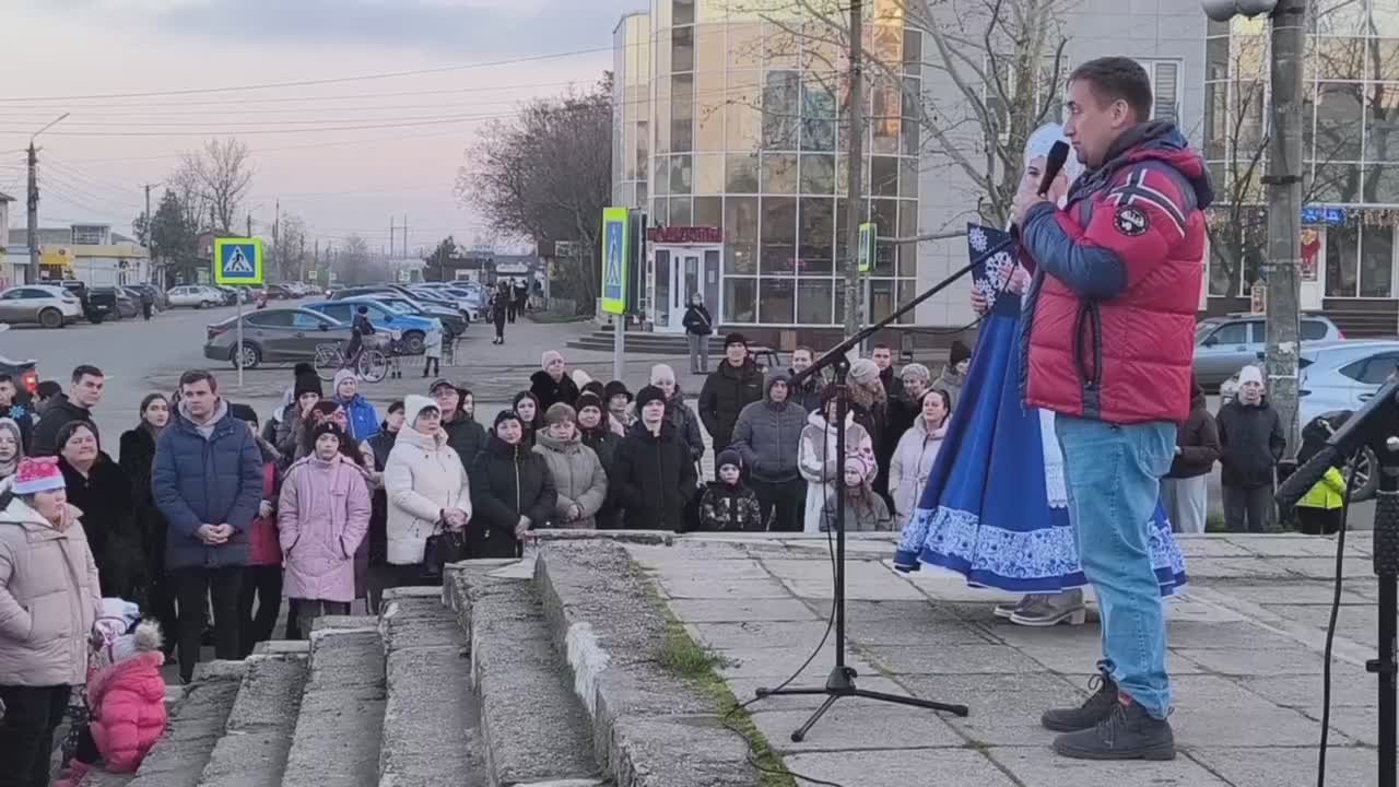 «Ёлочка, гори!» — кричала вся центральная площадь Акимовки