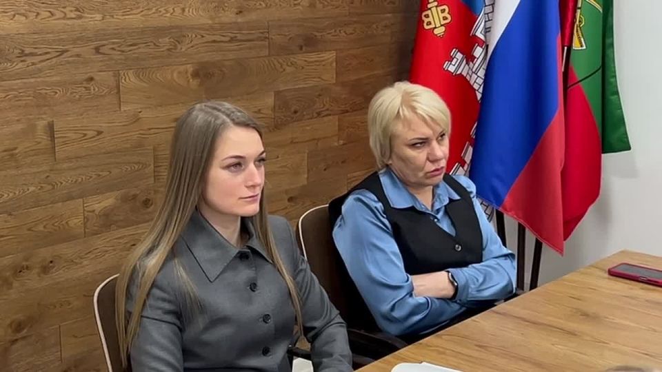 Наталья Романиченко: С коллективом Администрации Васильевского муниципального округа смотрю прямую линию с Владимиром Владимировичем Путиным