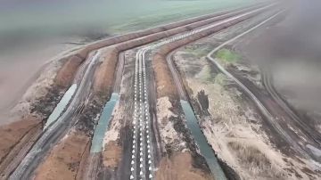 Враг готовится к прорыву Армии России: Министр обороны Украины показал одну из оборонительных линий, строющихся "по всей линии фронта"