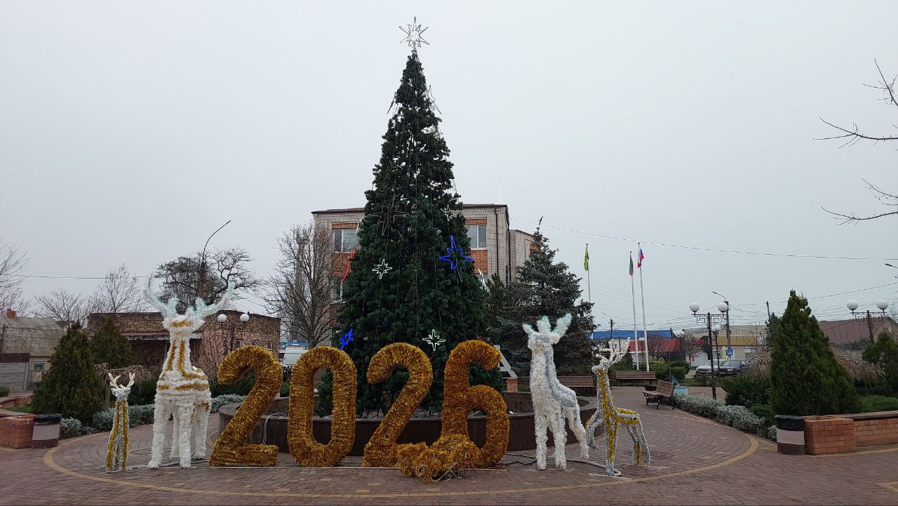 В Кирилловке завершены работы по установке новогодних локаций