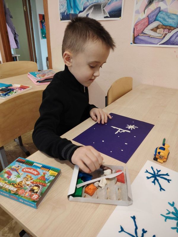 Для учеников Днепрорудненской школы искусств провели мастер-класс «Новогодний сувенир»