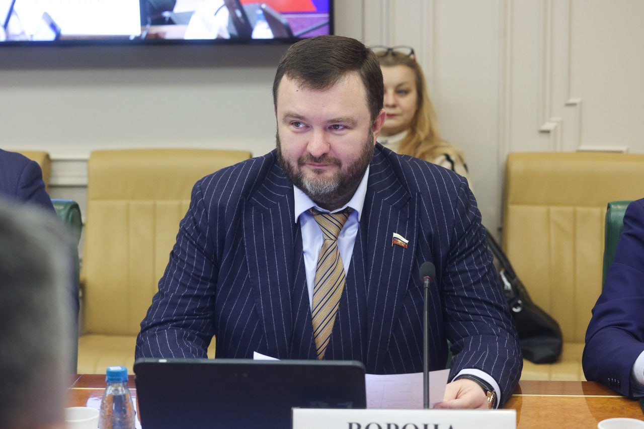 Дмитрий Ворона: На заседании Комитета по экономической политике докладывал по законопроекту № 1058233-8, который предлагает продлить сроки действия временных норм, касающихся развития физической культуры и спорта на...