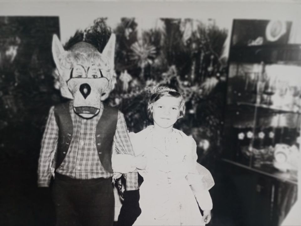 Метелица в Акимовке, волк из "Ну, погоди" и стихи на стульчике у ёлочки - все это и не только на фото семьи Станковых (пгт Акимовка)