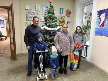 Первый зампред Правительства Пензенской области поздравил с наступающим Новым годом многодетную семью из Токмака