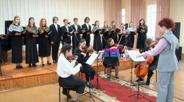 Студенты Донецкой музыкальной академии дали концерт в Бердянской школе им. Сазоновой