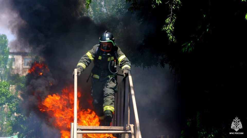 Евгений Балицкий: Поздравляю сотрудников Министерства чрезвычайных ситуаций Российской Федерации с профессиональным праздником – Днем спасателя!