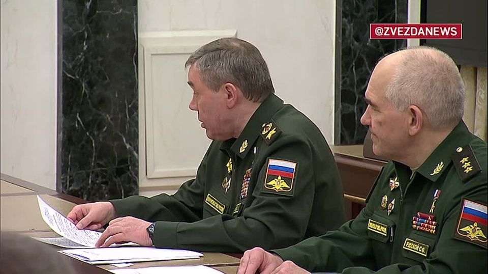 За год под контроль ВС РФ перешло 334 населенных пункта, сообщил Герасимов