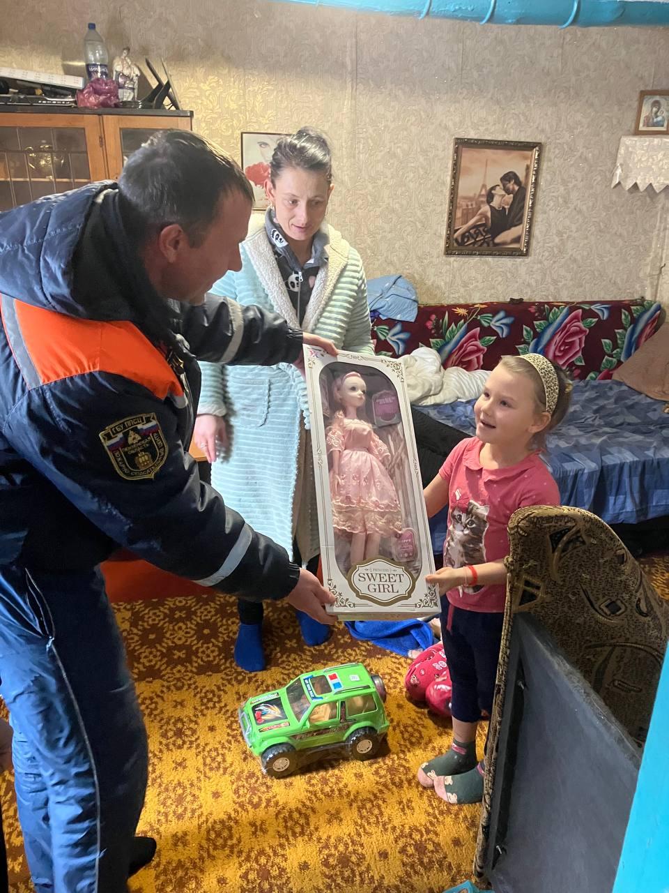 Пензенцы продолжают исполнять новогодние желания юных жителей Пологовского округа