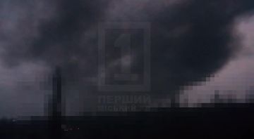 Местные жители публикуют кадры прилетов по целям в Кривом Роге