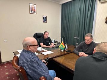 Провел оперативное совещание с представителями подрядной организации по вопросу ремонта артезианских скважин в Токмаке