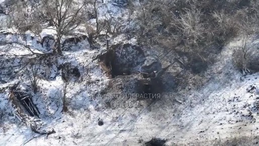 Xoxол решил откинуть от себя дрон, который упал ему в ноги и не сработал и вот, что из этого вышло