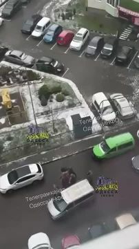 В сети появились кадры очередной силовой мобилизации в Одессе возле одного из жилищных комлексов