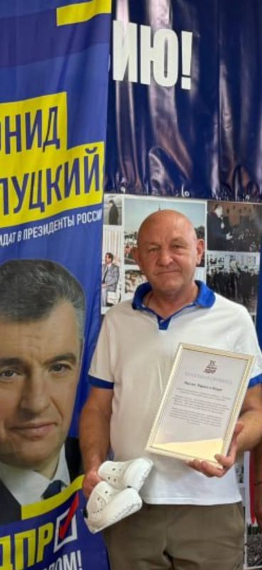 Уважаемый Игорь Петрович!. Примите самые искренние поздравления с Днём рождения от актива Запорожского регионального отделения ЛДПР! Ваша активная жизненная позиция, преданность делу партии и принципиальность вызывают...