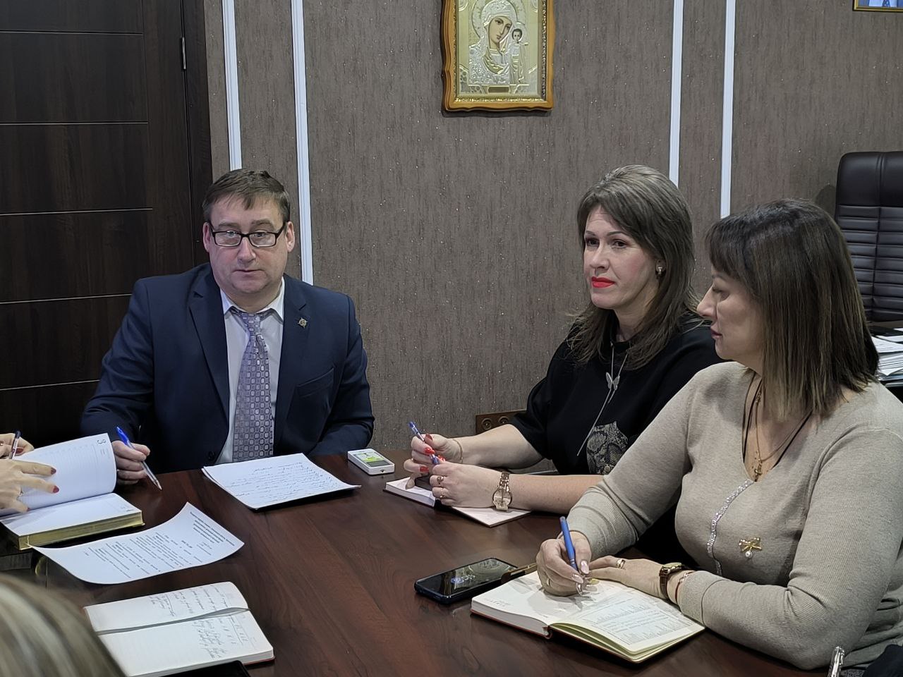 Итоги новогодних и рождественских праздников в Акимовском муниципальном округе были подведены на первом совещании года