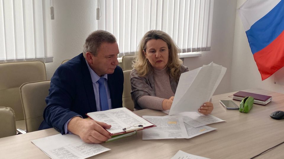 В Министерстве образования и науки Запорожской области состоялась рабочая встреча с высококвалифицированными учителями истории — Гнедашевым В.Н. и Ландарь О.А