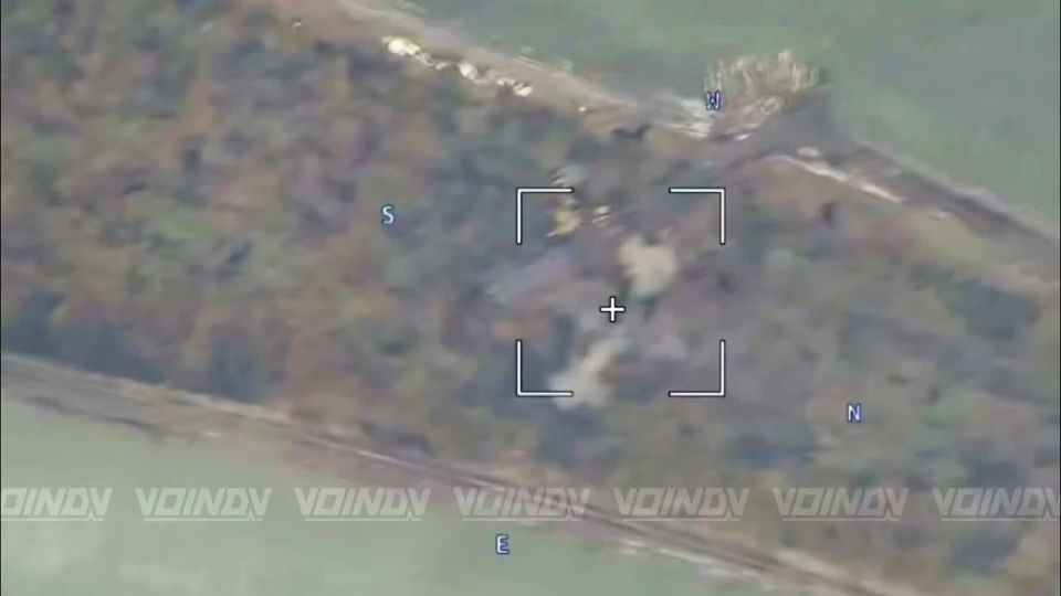 Очередная САУ "Богдана", уничтоженная гвардейцами-артиллеристами 305 бригады 5 армии группировки войск "Восток" — комплексным огневым поражением расчетов орудий, оператора "Ланцет" и оператора КВН