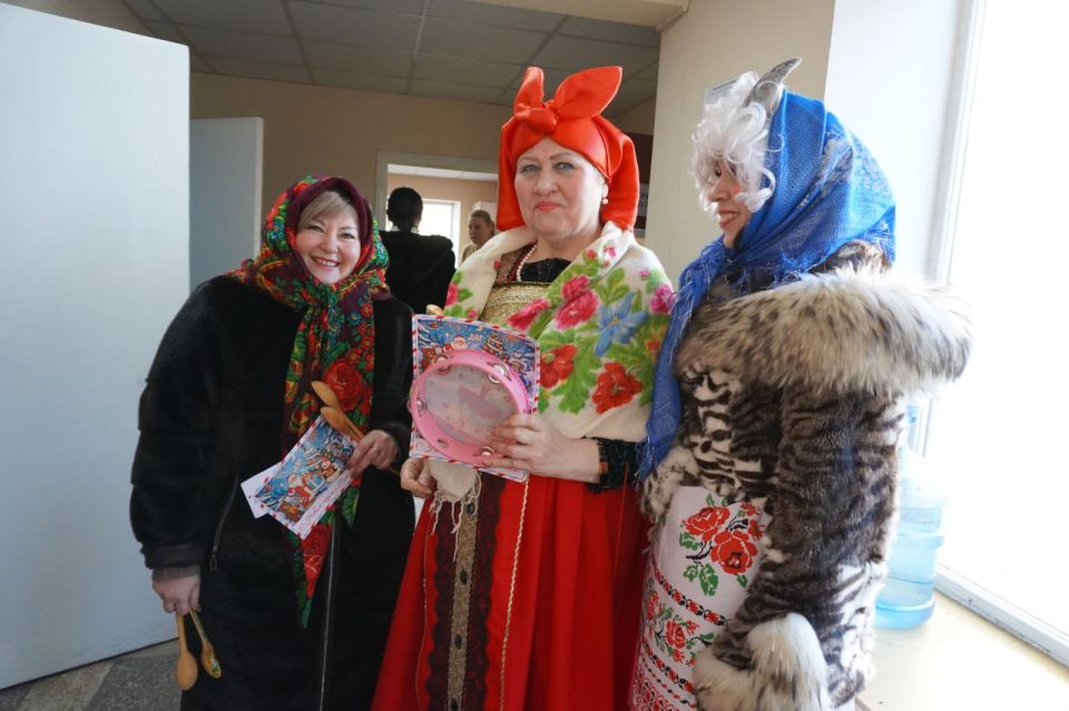 Сотрудники Областного центра искусств и народного творчества поздравили коллег со Старым Новым годом