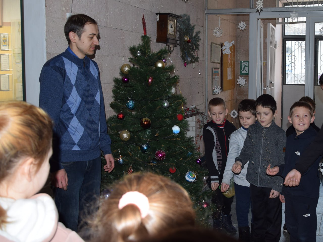 В Токмакском краеведческом музее для учащихся начальных классов школы с.Запорожье провели познавательное мероприятие по народоведению « Как на Старый Новый год»