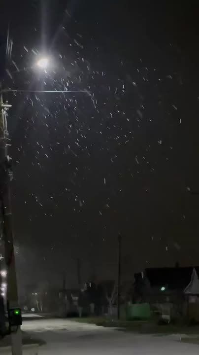 Да, друзья, давненько не было у нас настоящей зимы - с морозцем и снегом)) Можно доставать детворе санки, поиграть в снежки, прогуляться по белому пушистому покрывалу, поморозить щеки и носики