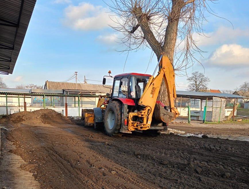 Благоустройство Молочанска: бригада из Ингушетии провела работы на площади перед рынком