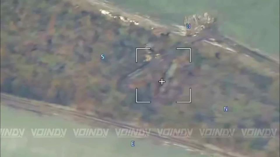 Очередная САУ "Богдана", уничтоженная гвардейцами-артиллеристами 305 бригады 5 армии группировки войск "Восток" — комплексным огневым поражением расчетов орудий, оператора "Ланцет" и оператора КВН