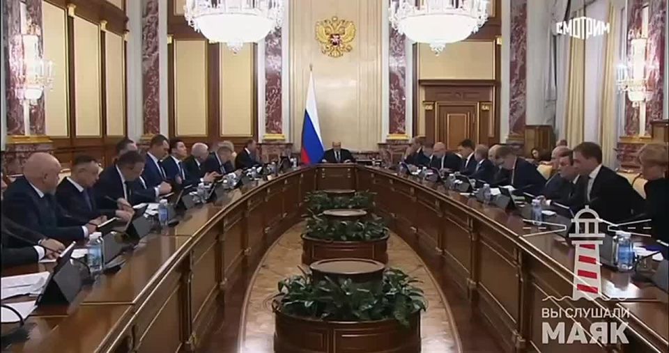 Мишустин провел первое заседание правительства в новом году