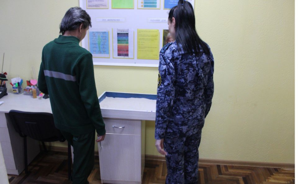 С осужденными ИК-1 проведена песочная терапия