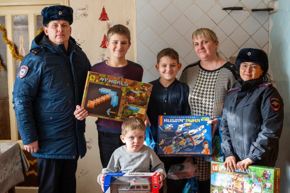 Заместитель начальника Главного управления МВД России по Запорожской области принял участие в акции «Ёлка желаний»