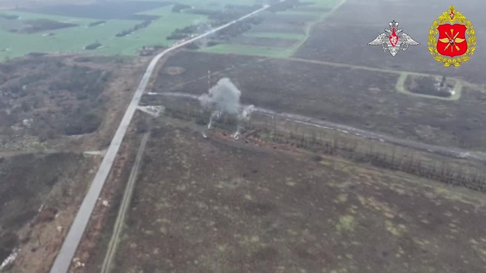 Минобороны России: Танковые экипажи группировки «Восток» уничтожили оборудованные в лесных массивах Запорожской области опорные пункты и блиндажи противника