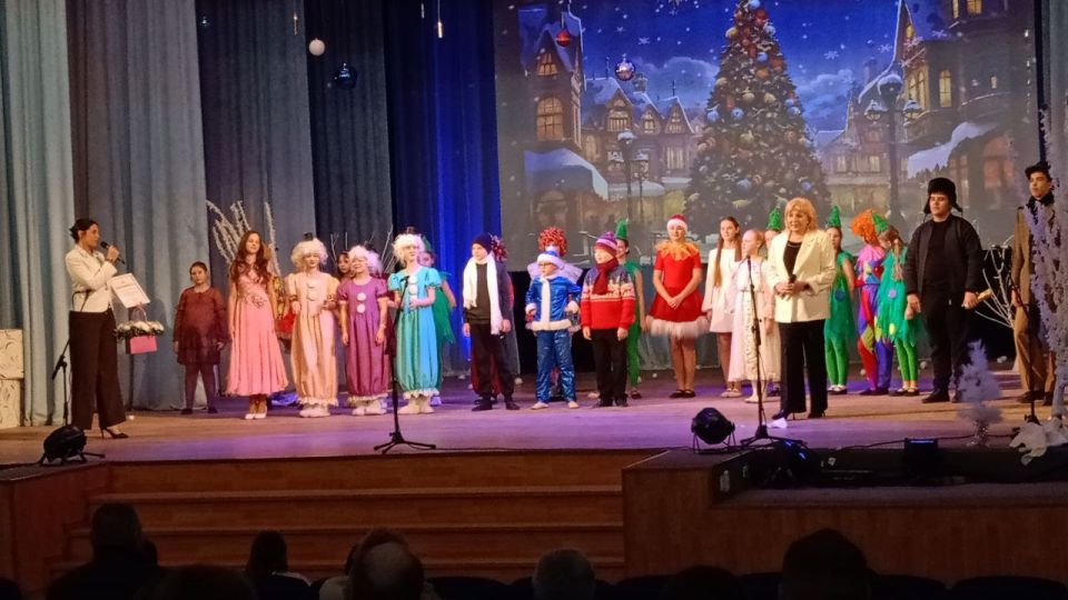 "Снежная сказка". Сегодня в Областном центре искусств и народного творчества учащиеся театрального отделения Детской школы искусств представили зрителям свой новый спектакль – "Снежная сказка". И это было не просто...