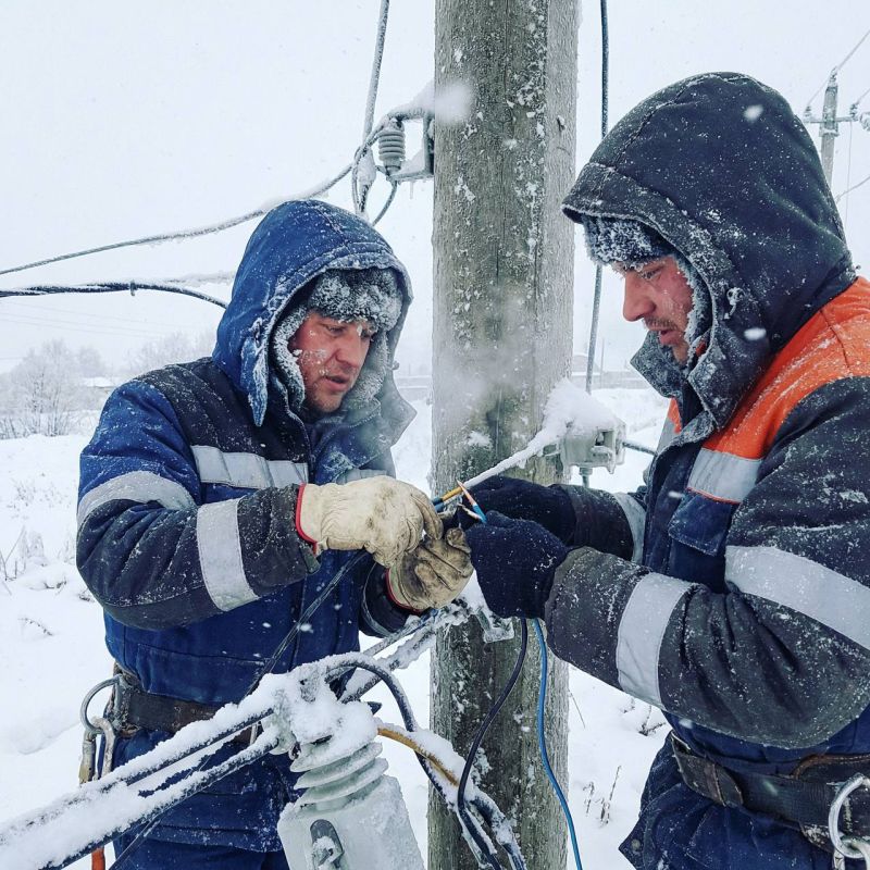 Евгений Балицкий: На данный момент в Запорожской области остаются без электроснабжения 196 606 абонентов в 334 населенных пунктах