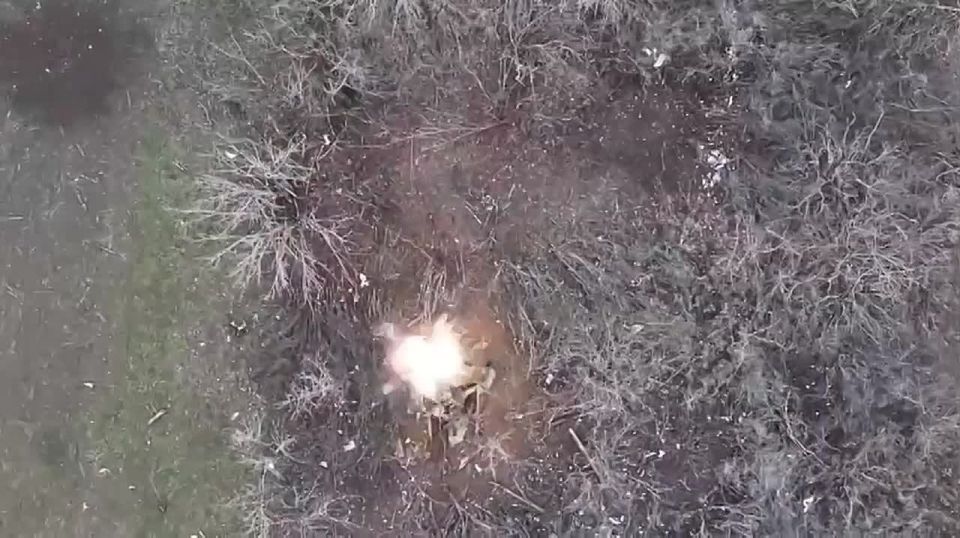 Ореховское направление. Работа операторов ударных дронов 4-й военной базы по блиндажам и позициям ВСУ в районе нп.Орехов продолжается