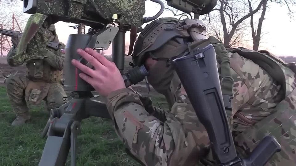 Расчёт ПТРК группировки войск «Днепр» точными пусками управляемых ракет уничтожил две боевые машины с личным составом ВСУ в Запорожской области