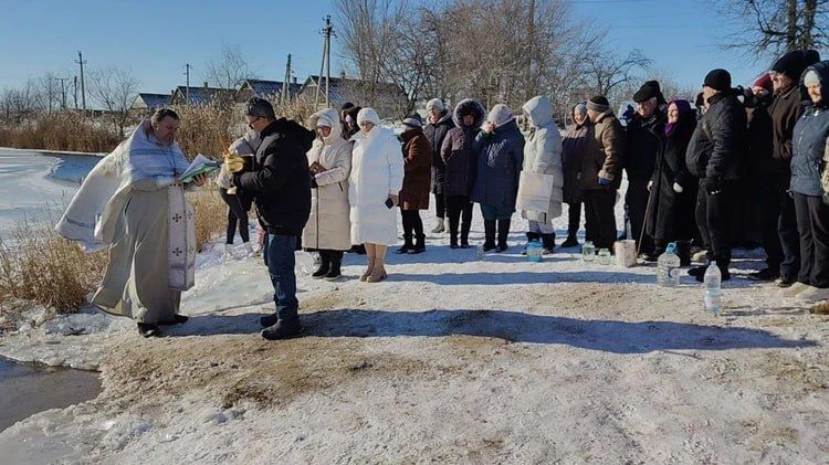 В Мелитополе проходят крещенские купания: Омовения совершают на озере Горячка