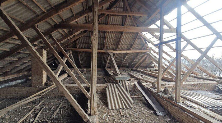 Пензенские подрядчики приступили к ремонту крыш четырех домов в Пологах