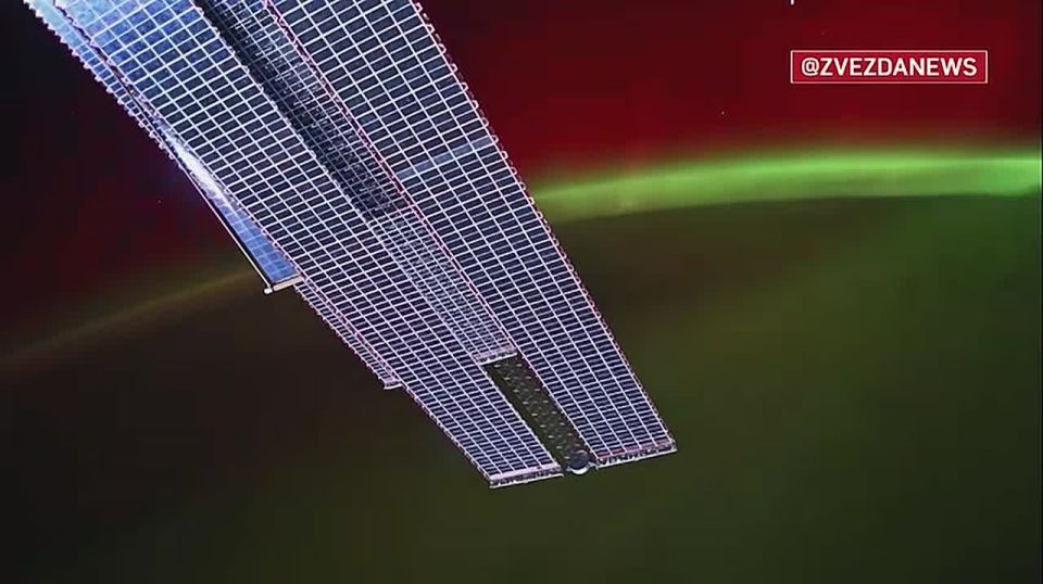 Сияющее одеяло окутало Землю — полярное сияние с борта МКС показал космонавт Сергей Кудь-Сверчков