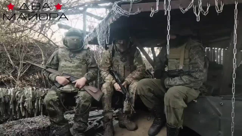 Два майора: Сбор на Запорожский фронт. Танкистам 218-го гвардейского танкового полка нужна народная поддержка! Чтобы повысить мобильность подразделения, а также заранее разведывать маршруты движения техники с воздуха...