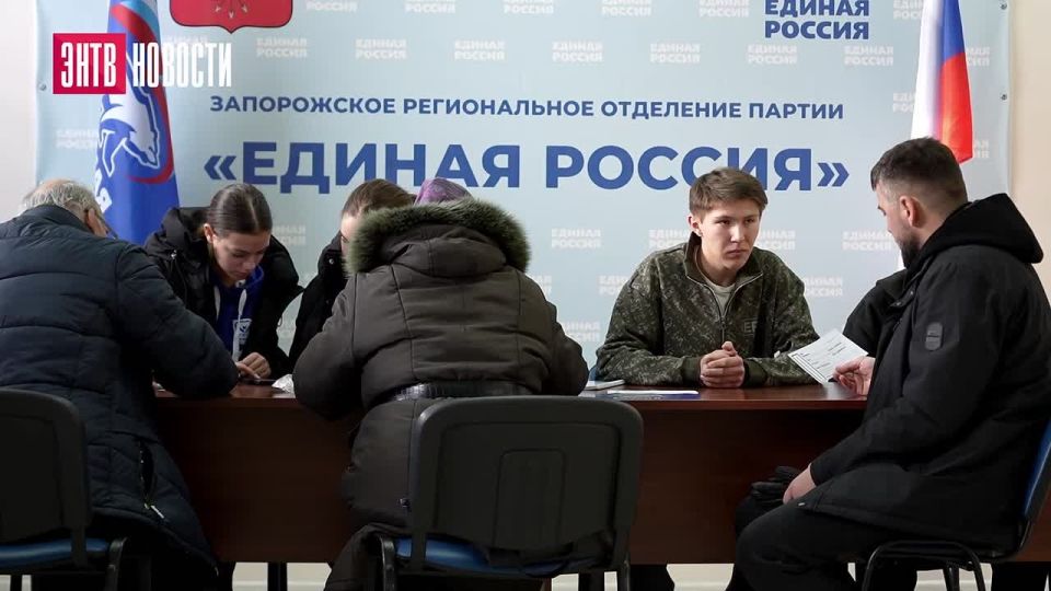 Цифровая забота: Молодогвардейцы помогают энергодарским пенсионерам осваивать смартфоны