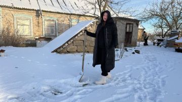 В селе Преслав Приморского муниципального округа члены ТИК № 6 совместно с сотрудниками отдела молодёжной политики муниципального управления культуры оказали адресную помощь