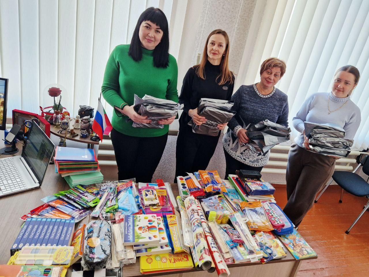 В васильевскую школу доставили подарки из Карелии