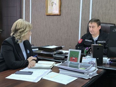 С рабочим визитом на территории Акимовского муниципального округа сегодня пребывают председатель избирательной комиссии Запорожской области Галина Катющенко и руководитель ТИК №4 Наталья Диденко