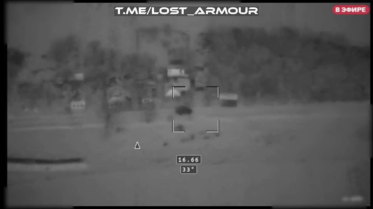 Барражирующий боеприпас "Ланцет" уничтожает автотранспорт с подвозом противника в районе н.п. Косовцево, Запорожской области