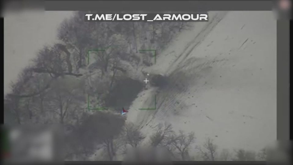 Барражирующий боеприпас "Ланцет" уничтожает автотранспорт подвоза на опорном пункте ВСУ в районе н.п. Придорожное, Запорожской области