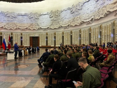 Студенты-ветераны СВО спросили у депутатов, сможет ли ИИ заменить Госдуму